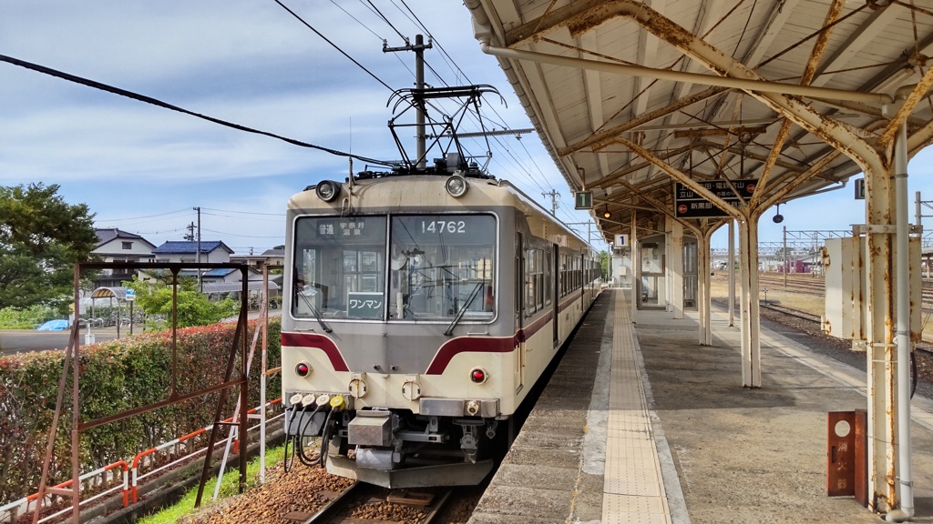 新魚津駅にて