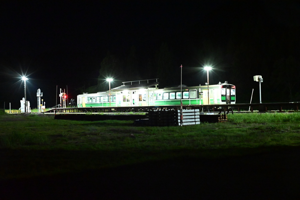 夜の只見駅