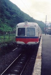 新島々駅にて（1987年）