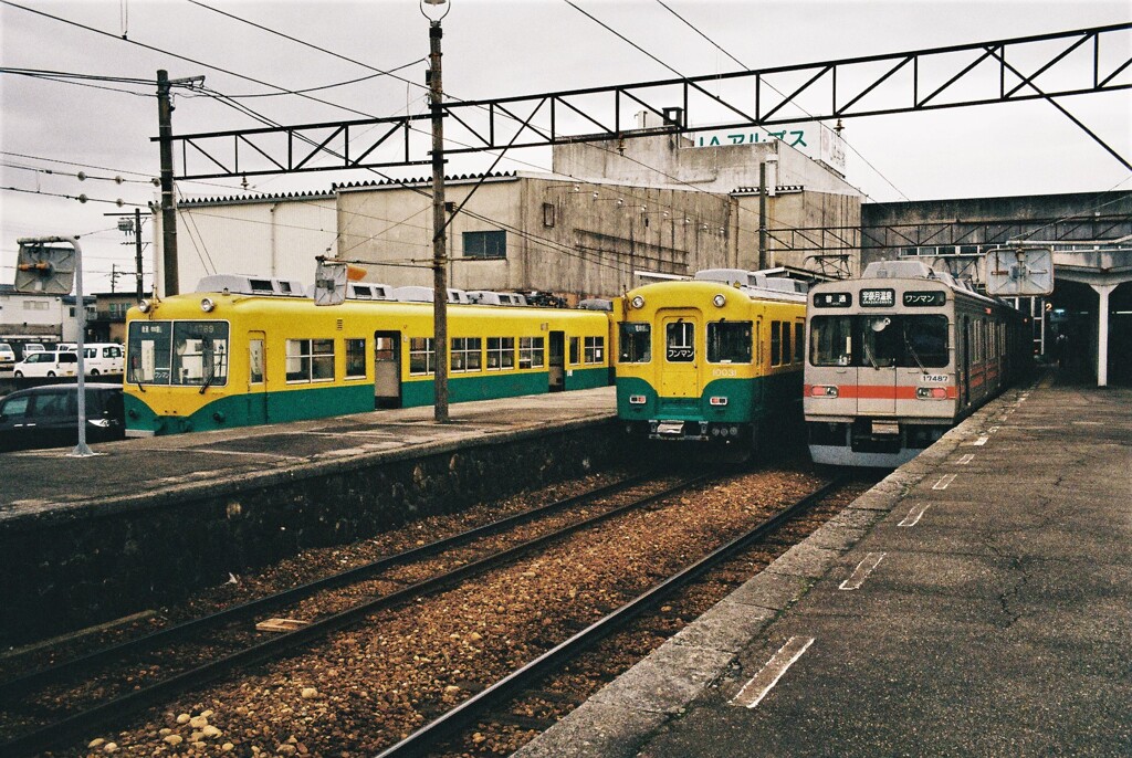 上市駅にて