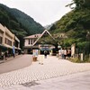 ケーブルカーの駅前にて