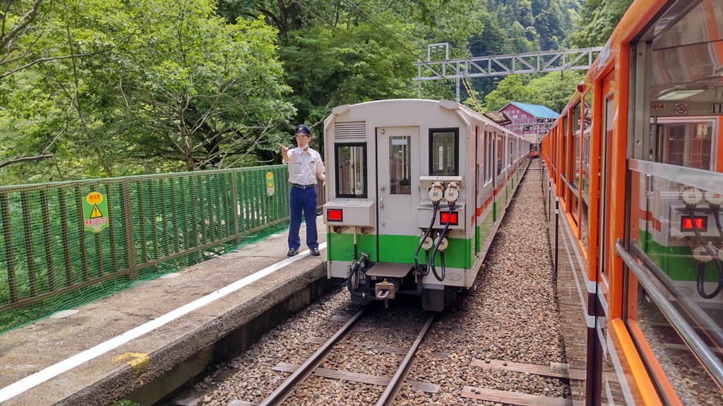 鐘釣駅にて