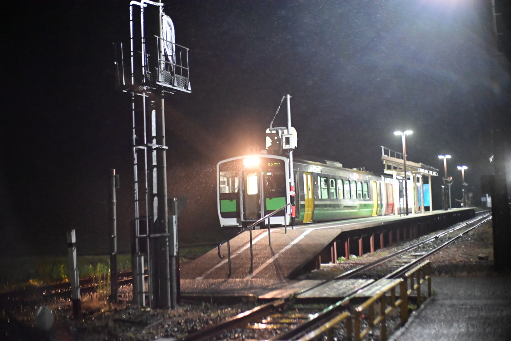 只見駅にて