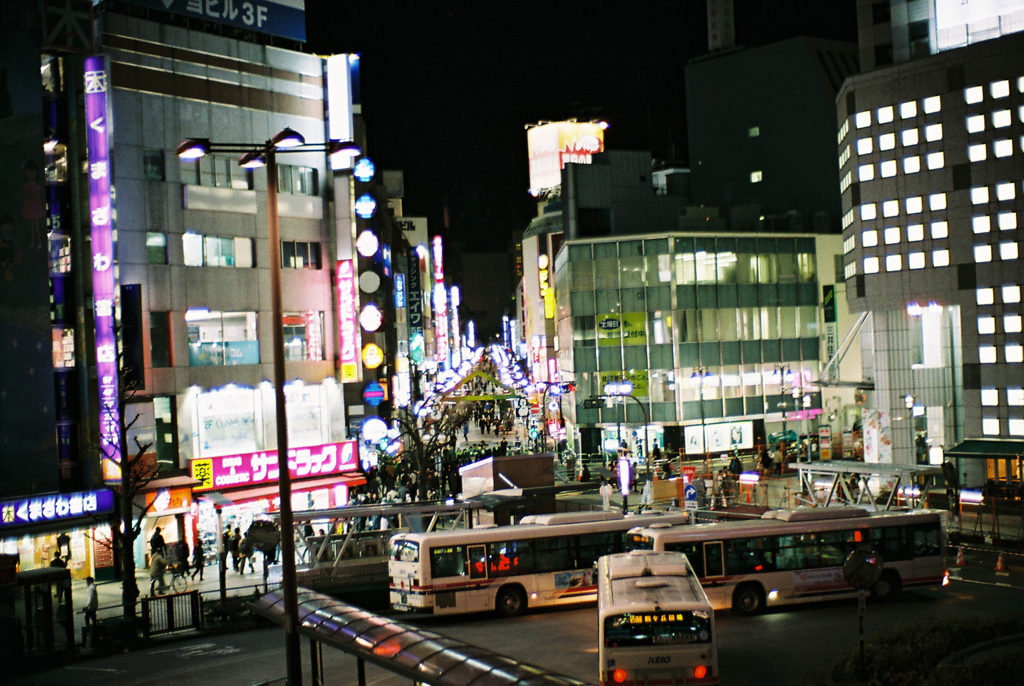 八王子駅前にて