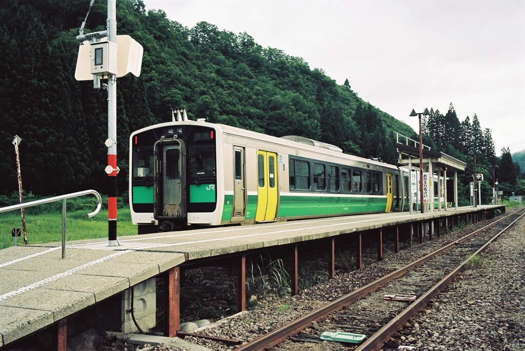 只見駅にて