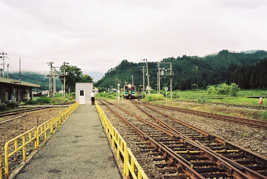 只見駅にて