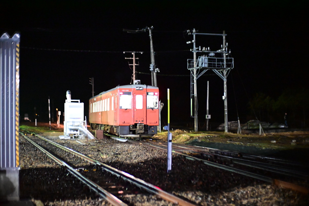 列車を見送る