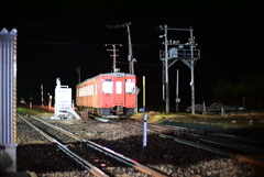列車を見送る