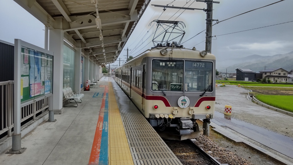 新黒部駅にて