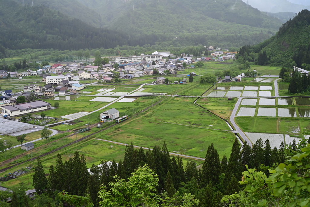 要害山より小出行の列車を見送る
