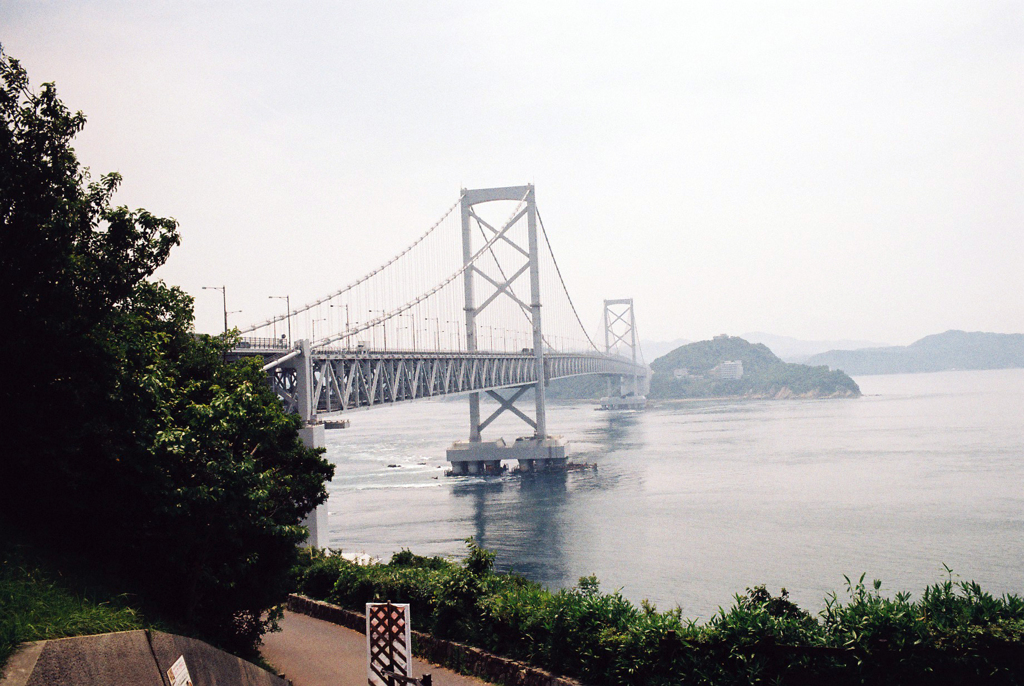 大鳴門橋を望む