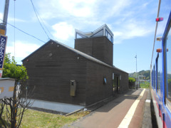 日高三石駅