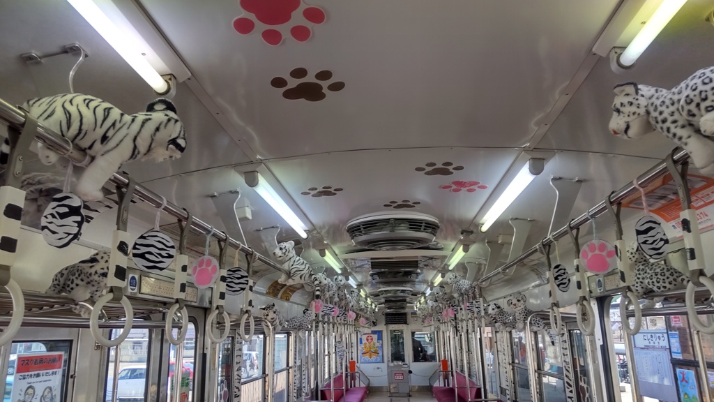 車内はトラだらけ②