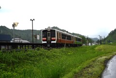 只見駅にて