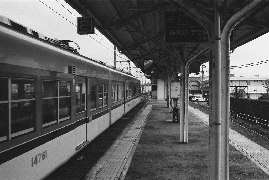 新魚津駅にて