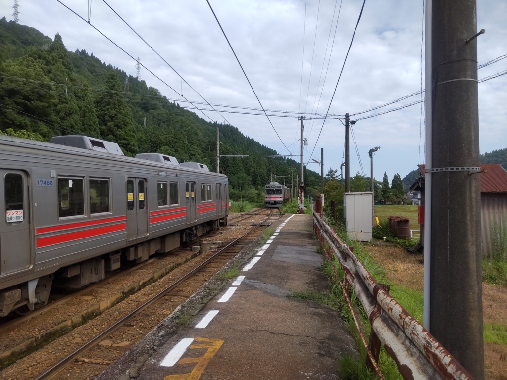 内山駅にて