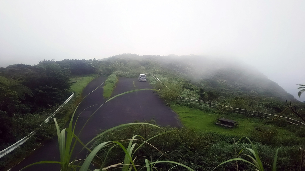 湯湾岳登山口の駐車場
