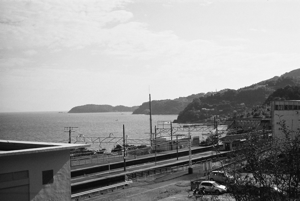 根府川駅と海