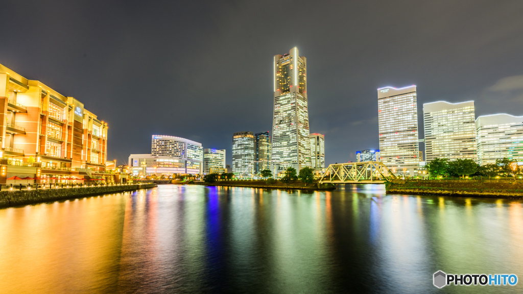 人の居ない夜の横浜を徘徊