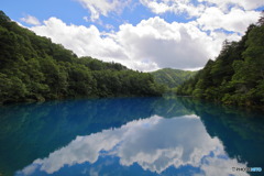 青空に勝る水の色