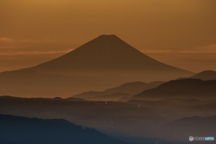 遠くに富士山