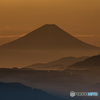 遠くに富士山