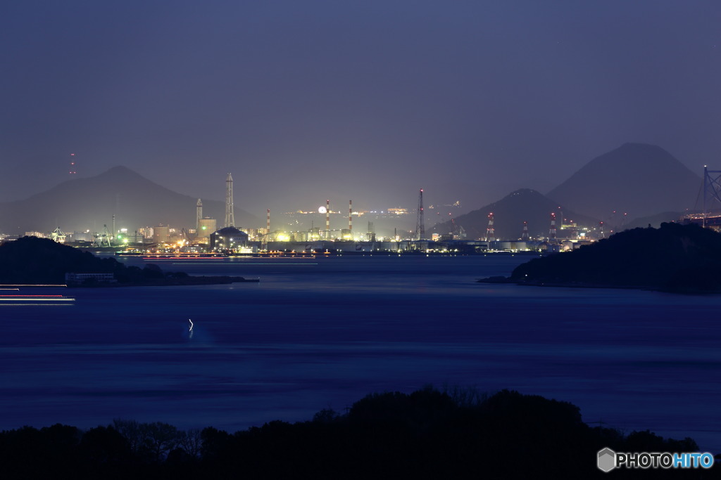 遠くに工場夜景