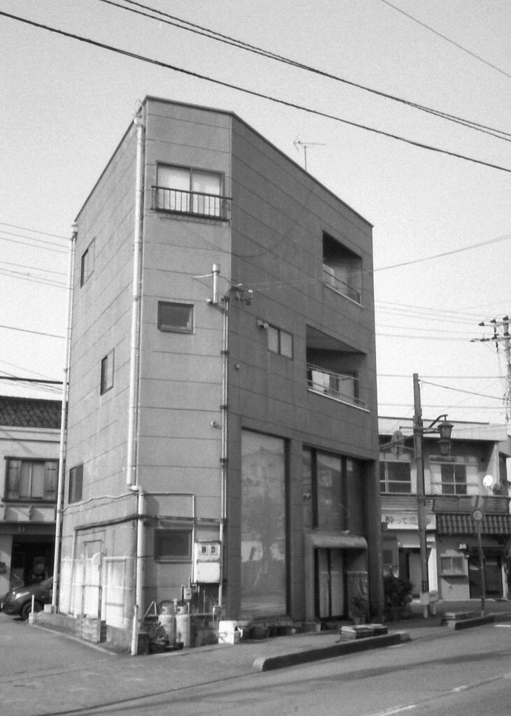 いびつな建物