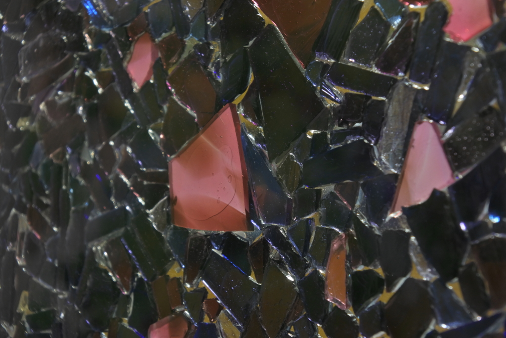 ステンドグラス　ピンクの印象