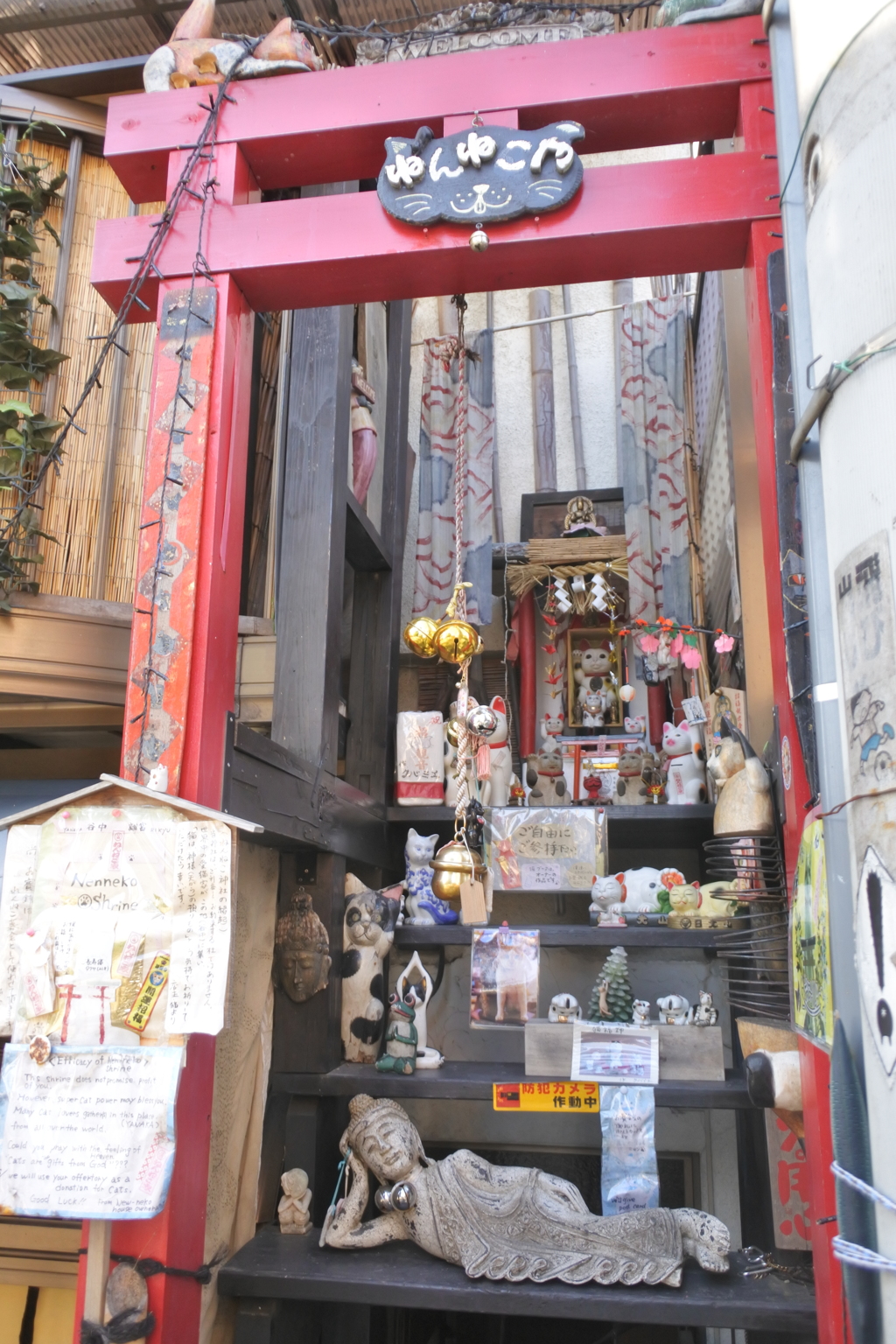 根津～日暮里へ　猫神社？
