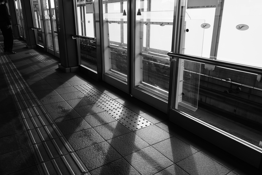 ホームにて