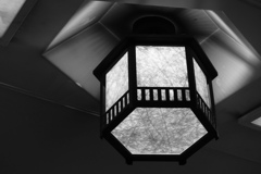 桟橋へ続く地下道の照明