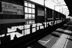 駅シリーズ～電車を待つ人々