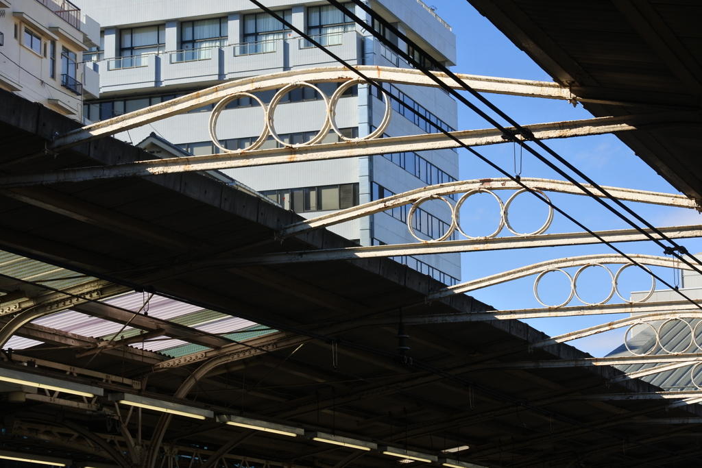 田端駅　ホームの屋根