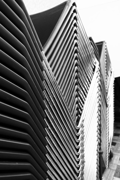 重ねたパイプ椅子