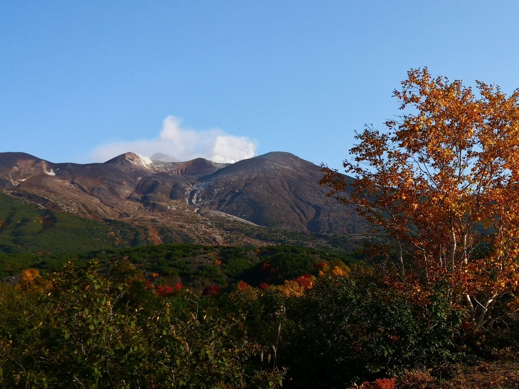 北海道へ行こう　煙吐く十勝岳