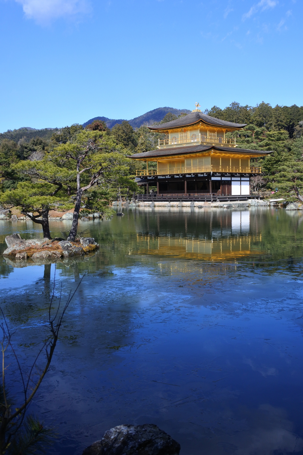 金閣寺の薄氷