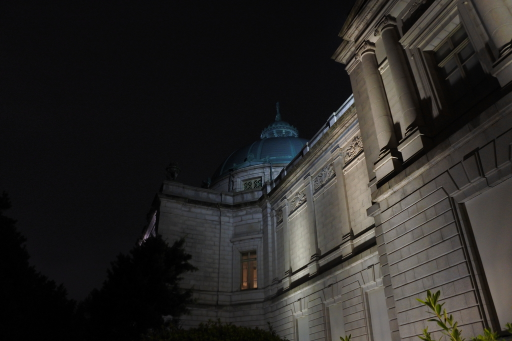 国立東京博物館　雨の夜