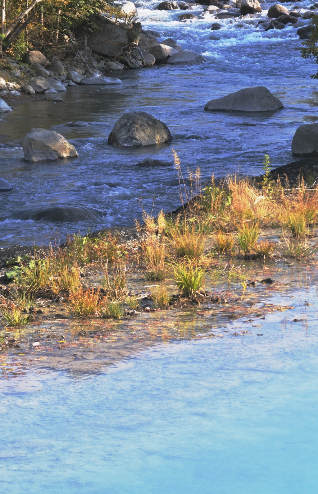 ブルーリバーと青い池