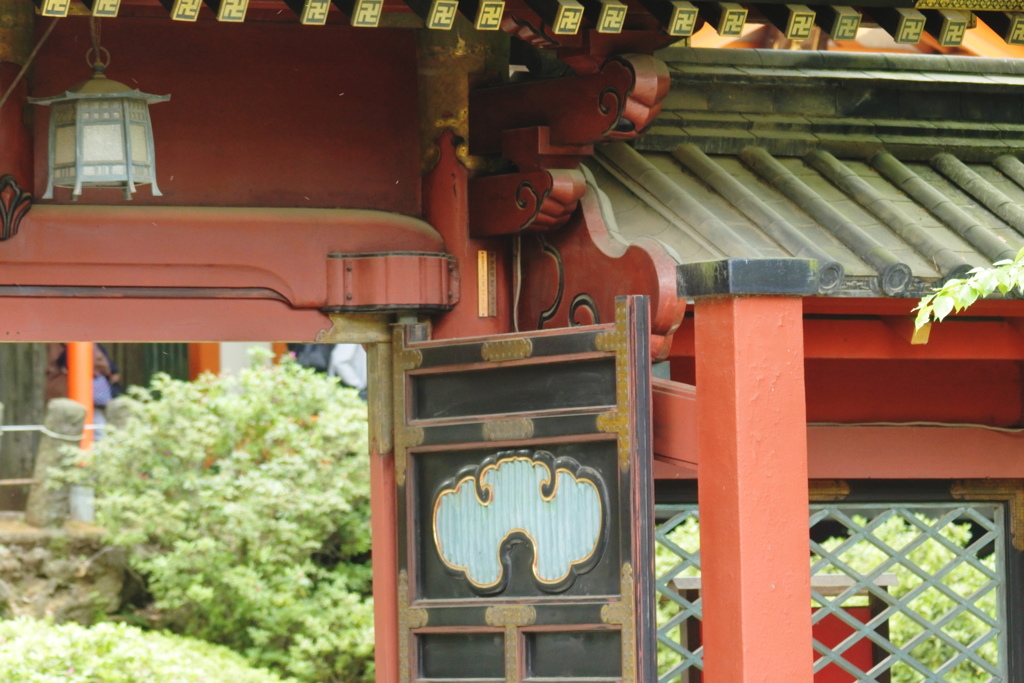 根津神社　透塀の西門の扉