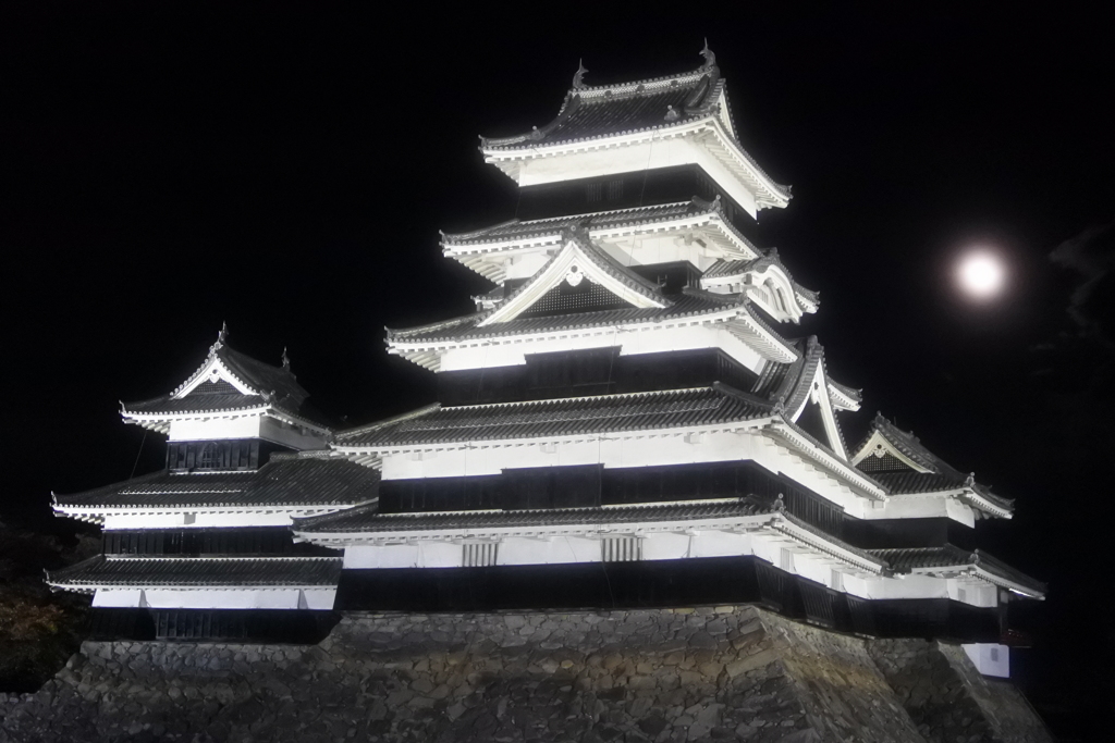 松本城の月