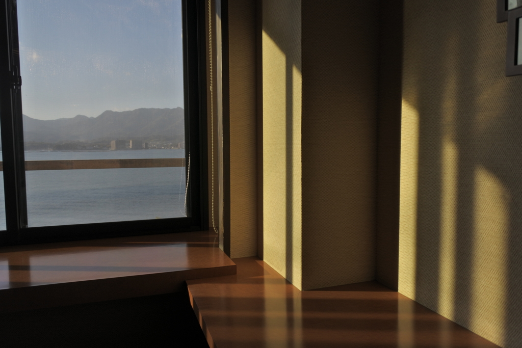 部屋に射しこむ光