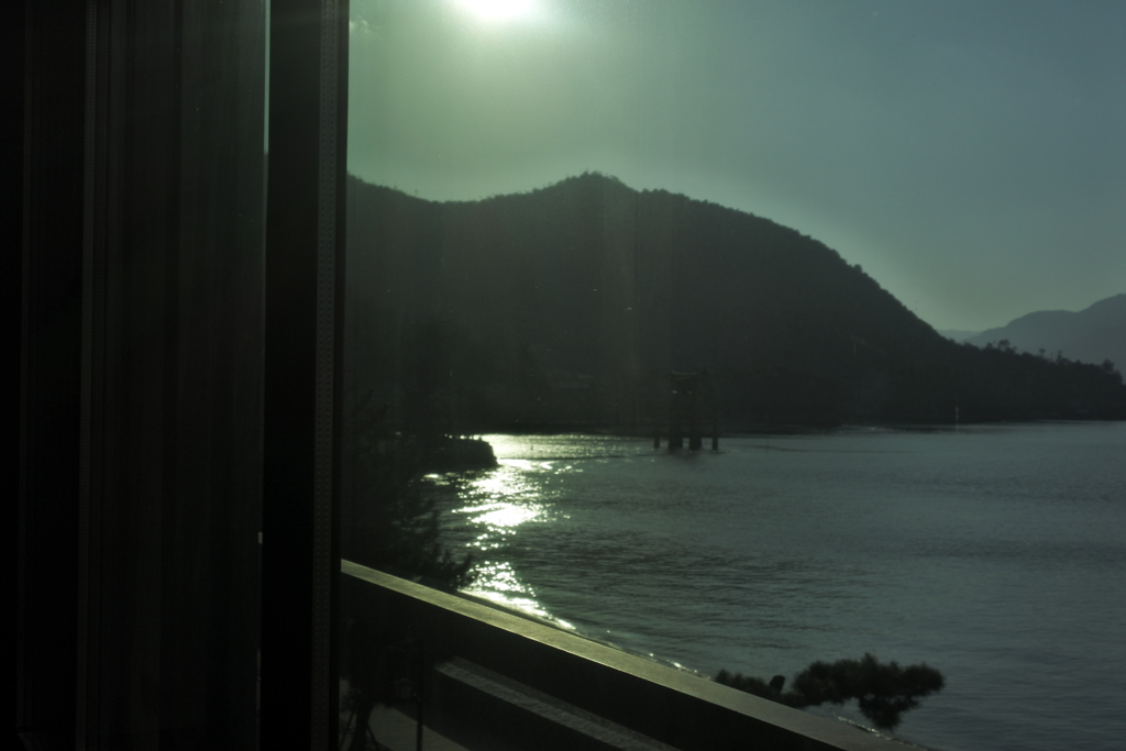 宿の窓から