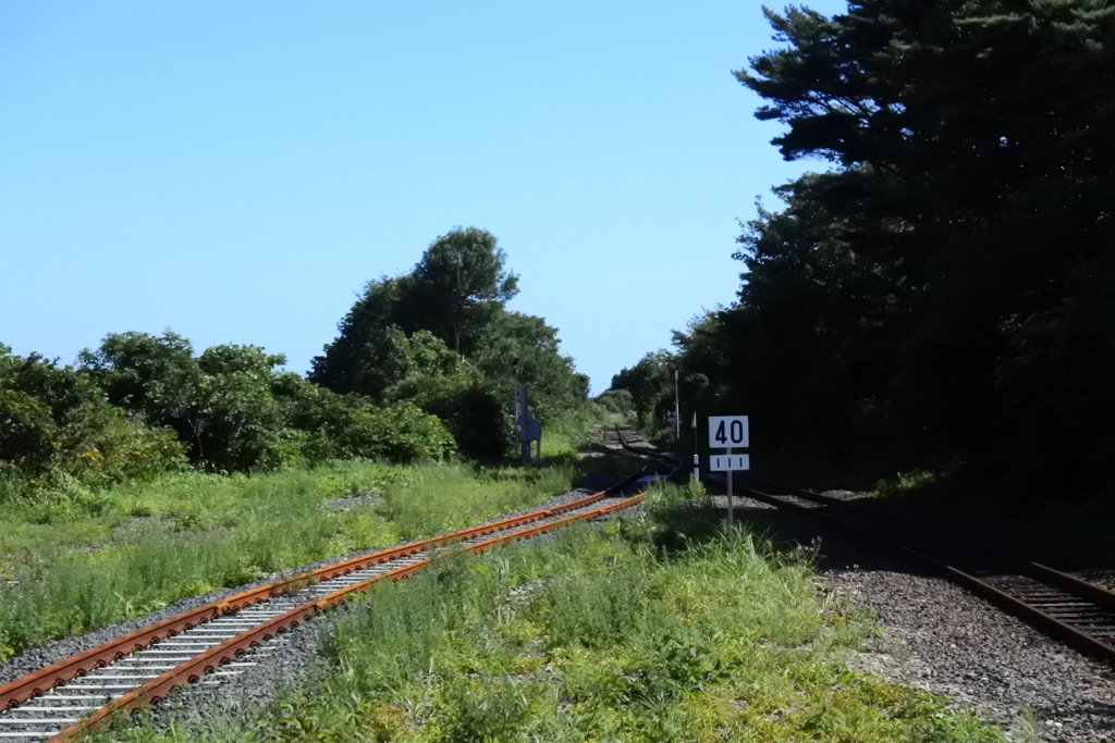 夢は　このさきには　もうゆかない