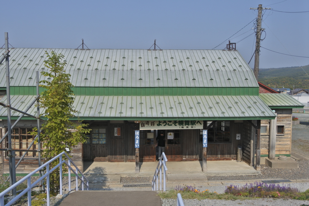 プラットホームからの駅舎