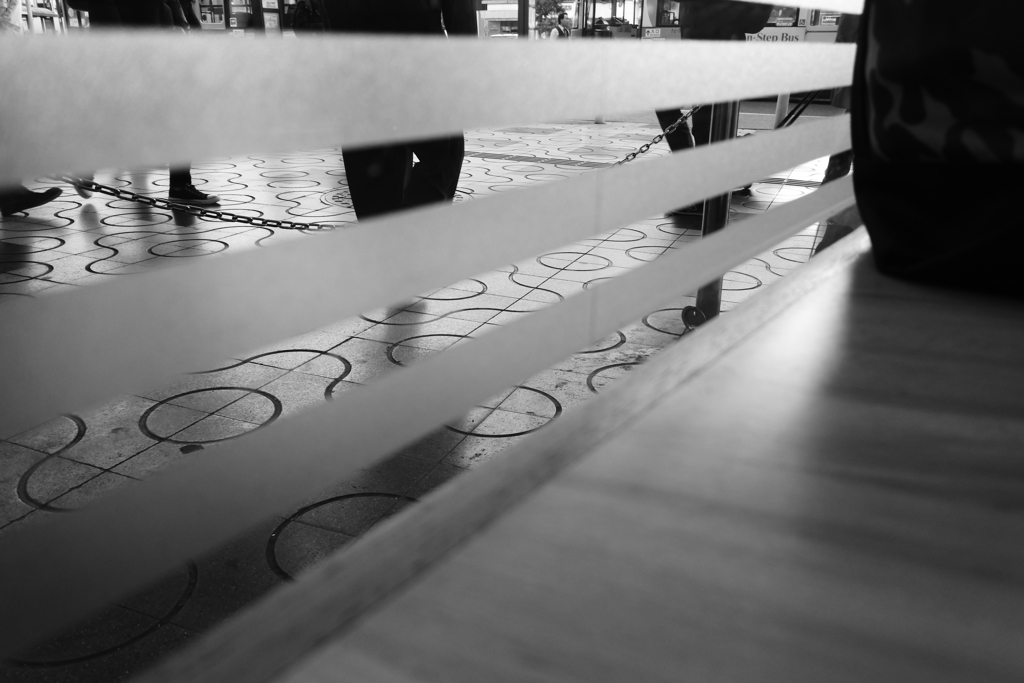 通り過ぎる人たち