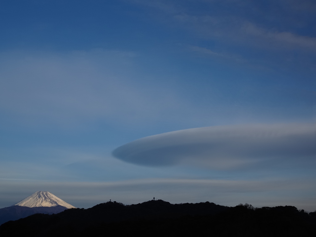 円盤のような雲