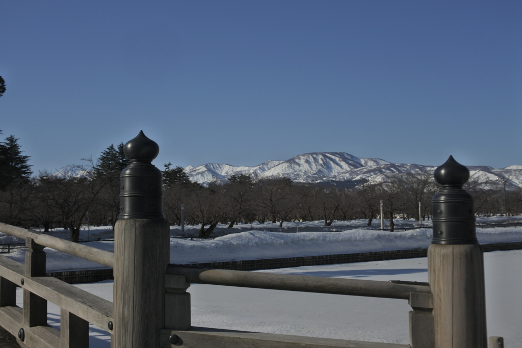 高田城址公園から見る山