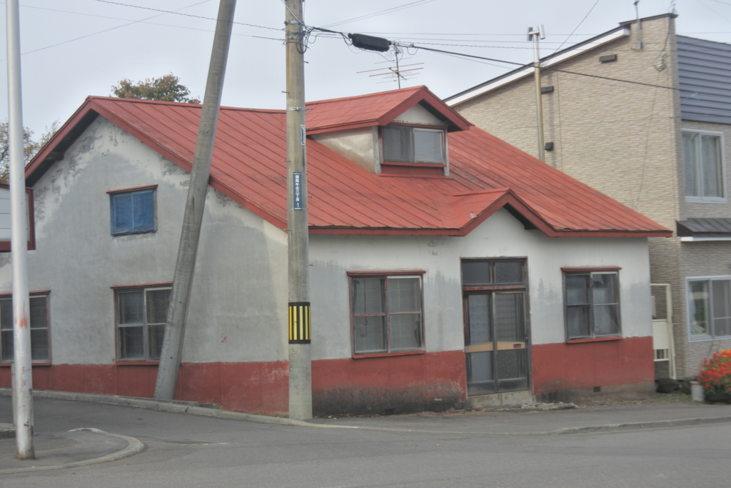 美馬牛駅前の家