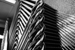 重ねたパイプ椅子